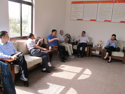 貴州省關(guān)嶺自治縣商貿(mào)考察組赴城陽(yáng)批發(fā)市場(chǎng)考察洽談，共謀合作發(fā)展新篇章